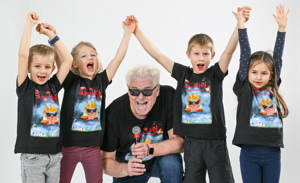 Foto: Andreas Köhring PR Fotografie
v.l.n.r.: Moritz der Erste, Finnja die Erste, Suppi Huhn, Mattheo der Erste und Milana die Erste